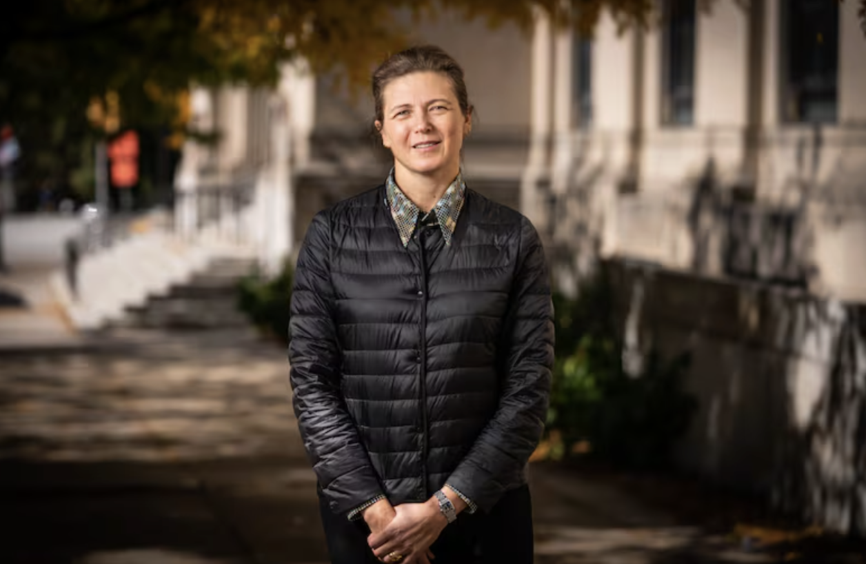 大瓜！费城艺术博物馆CEO被开除后反手起诉！绿卡面试前遭断收入，被逼离境？