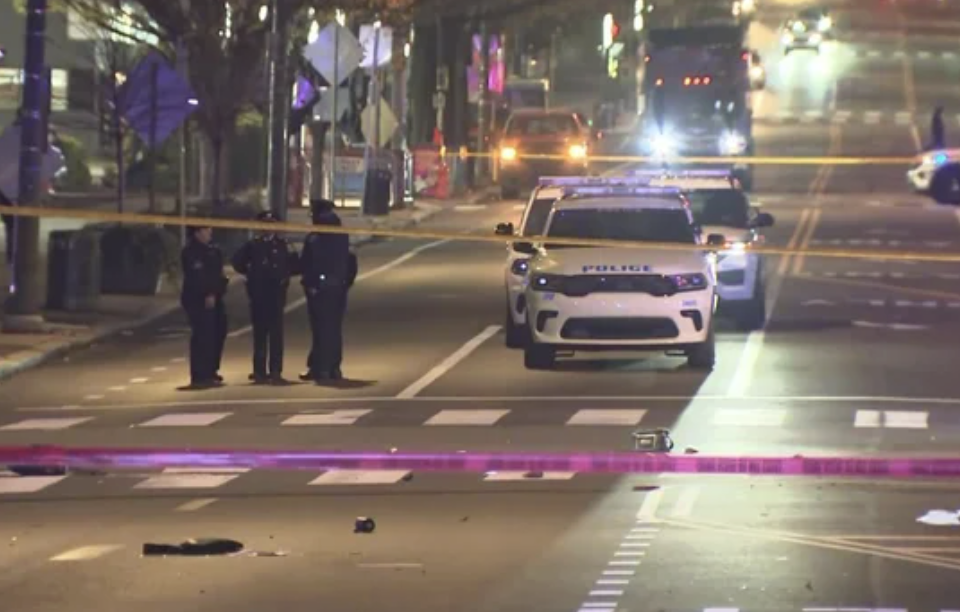 悲剧！费城大学城最常走的那条路，清晨成了死亡现场！48岁女子被闯红灯轿车撞死！现场惨不忍睹，监控记录全程！