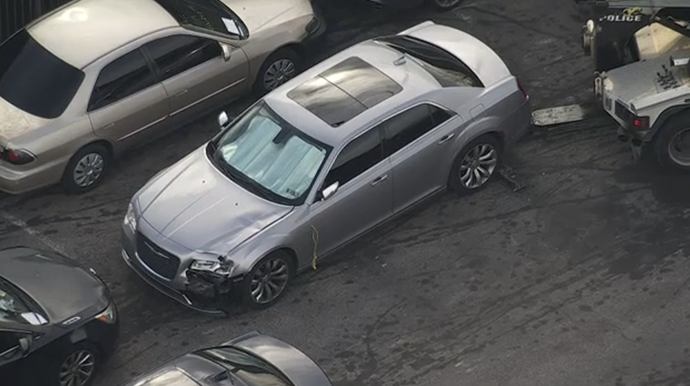 悲剧！费城大学城最常走的那条路，清晨成了死亡现场！48岁女子被闯红灯轿车撞死！现场惨不忍睹，监控记录全程！