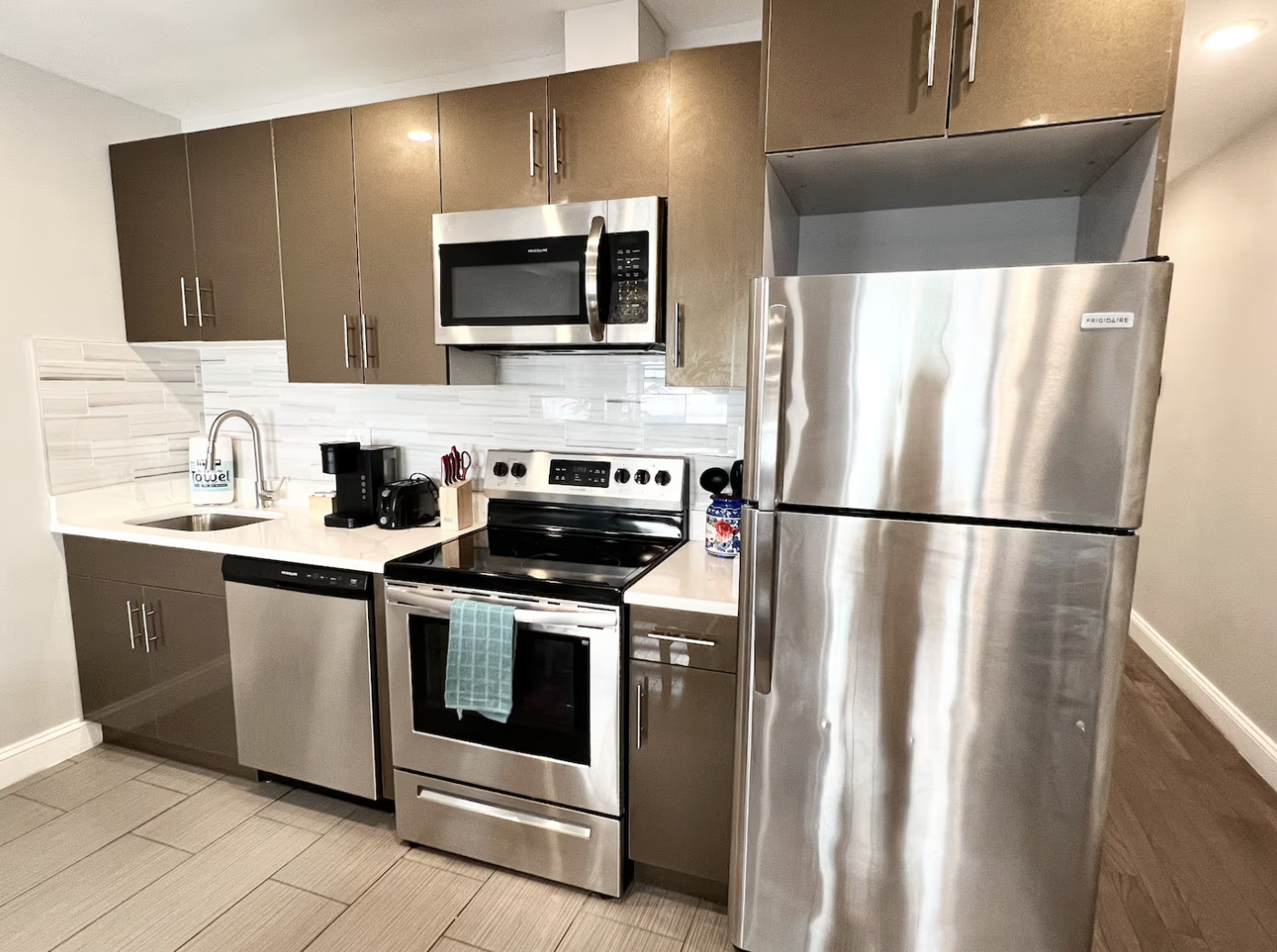 $2200 拿下费城市中心黄金 1B1B｜拎包住+水网全包