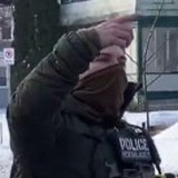 不是偷渡客、不是嫌犯，ICE当街连开三枪击毙美国公民！是自保，还是草菅人命？看完视频再判断