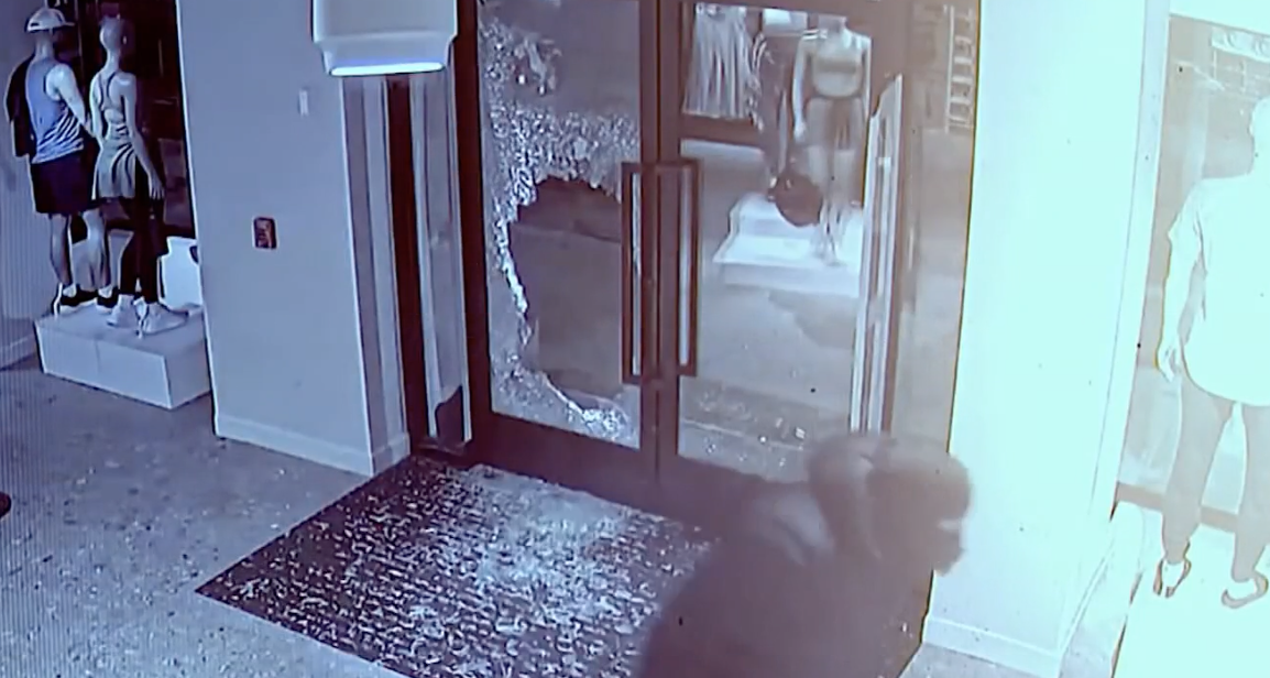 最安全的好区,也被盯上了!费郊Suburban Square 的 Lululemon 为什么一再被抢?