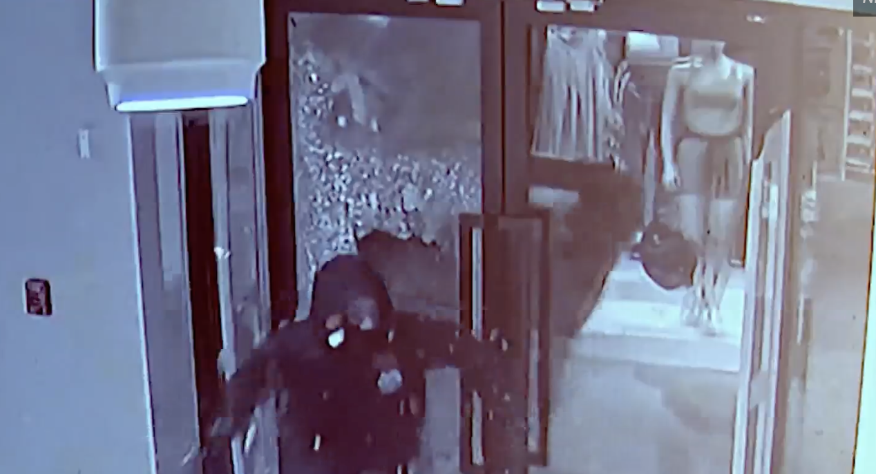 最安全的好区,也被盯上了!费郊Suburban Square 的 Lululemon 为什么一再被抢?