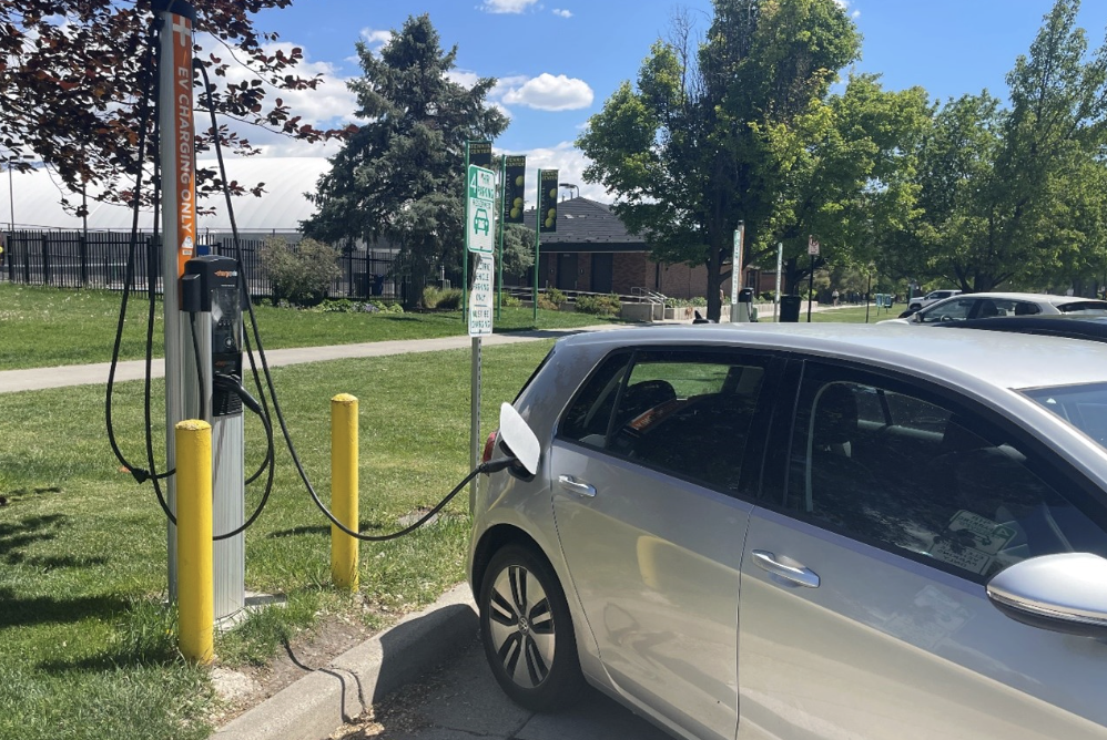 该来的终究还是来了！宾州电动车/插电混动车车主正式要每年交“养路费”了！