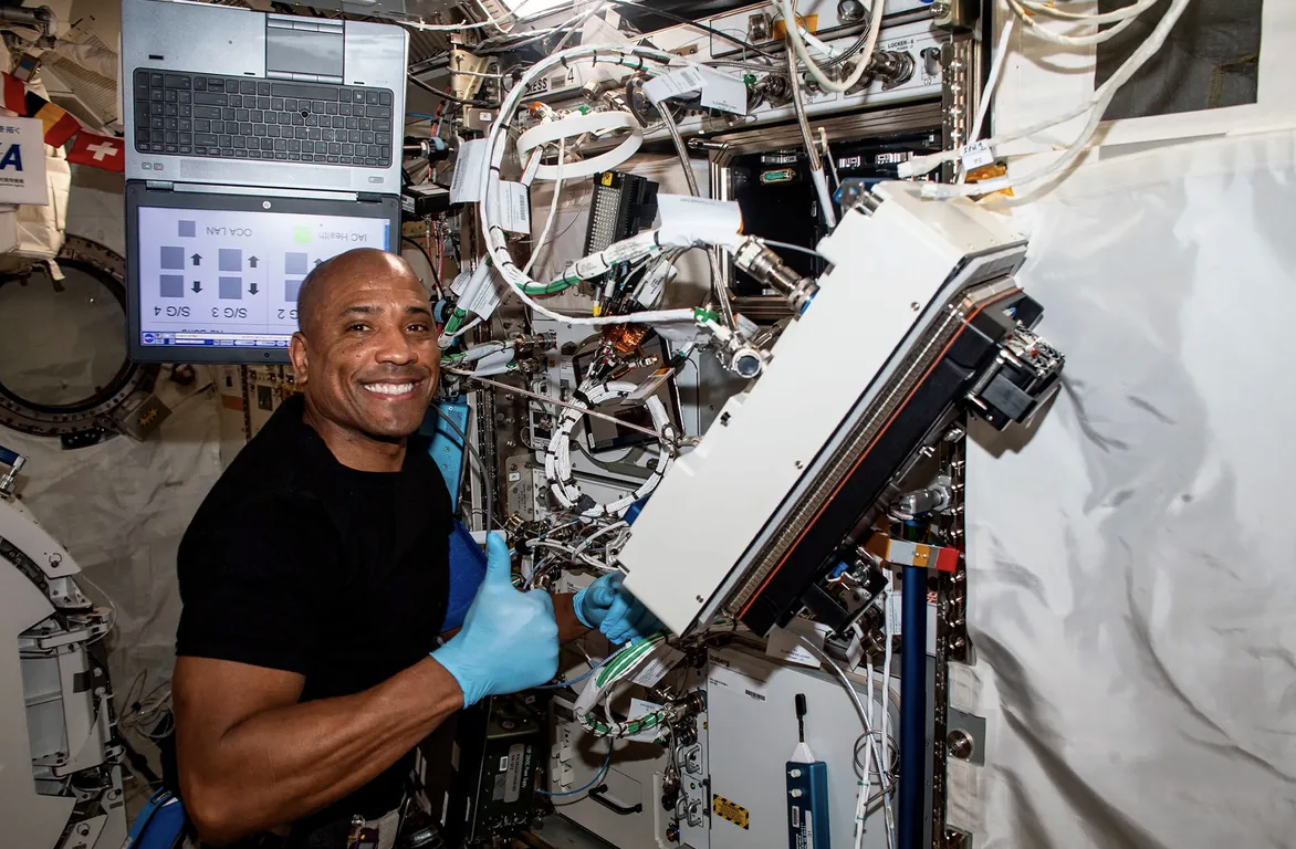 历史性一刻！今晚6:24！人类重返月球！Artemis II启程！50年后再次飞向深空