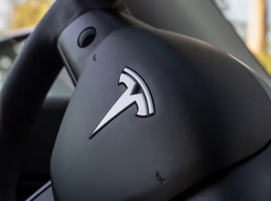 费郊特斯拉经销店开业两个月后就开始出售