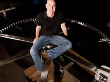 亚马逊老板贝索斯为什么要花4200万美元打造万年钟？