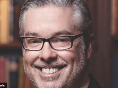 德雷塞尔大学校长约翰·弗莱认为费城的市中心应该以思故河为中心