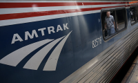由于风暴袭击大费城,美国铁路Amtrak周三取消数十列火车的运行