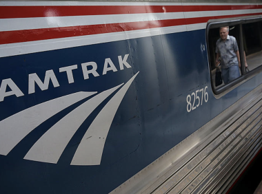 由于风暴袭击大费城,美国铁路Amtrak周三取消数十列火车的运行