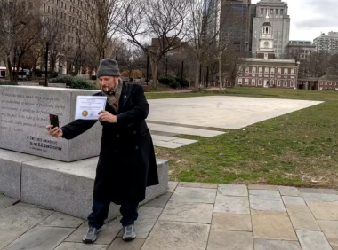 大麻激进分子因在费城独立厅吸食大麻抗议获得总统赦免