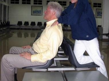 备受期待的“爱泼斯坦名单”被公开了: 克林顿喜欢年轻女孩, 霍金教授清白了