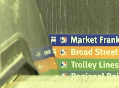 一男子掉进费城市中心SEPTA地铁轨道上触电身亡