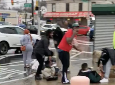 “费城简直就是个战区!” 8名学生在SEPTA公交站遭遇大规模枪击,其中一人中了9枪