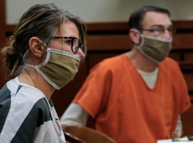 首例！美国夫妇因儿子枪杀4人被判15年监禁