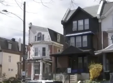 费城3岁女孩玩父亲未上锁的枪,意外对自己开枪,抢救2天后死亡