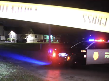 一男子在费城Overbrook社区被枪杀,后被扔在圣约瑟夫大学附近人行道上等死