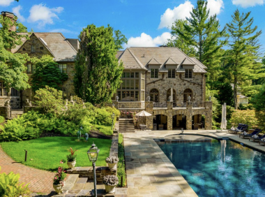 带有高尔夫球场的Main Line城堡豪宅直降300万美元，看看背后业主是谁？