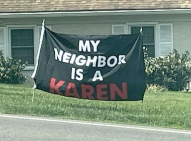 费郊Havertown自行车网红和邻居闹战,网红家门前挂横幅“我的邻居是Karen”