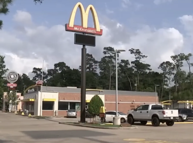 美国休斯顿一律师麦当劳劝架反被枪杀