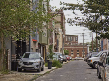 费城停车管理局今天开始加大力度对非法路边停车开罚单，罚款51美元至76美元不等