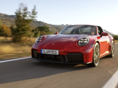保时捷推出首款911混合动力跑车,起价164,900美元