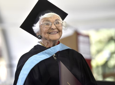传奇!105岁奶奶从斯坦福毕业获硕士学位,上次读书在二战前!