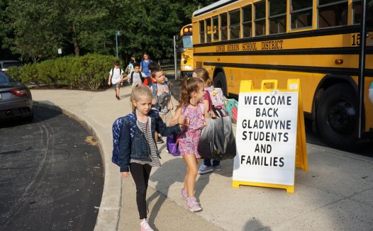 2024-25入学费郊Lower Merion公立学区常见问答、入学所需文件和暑期阅读清单