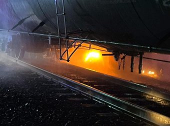 特拉华县一男子开车中途打瞌睡,撞上货运列车油罐车厢