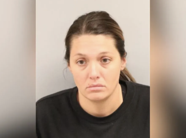 新泽西五年级教师被指控虐待男孩,还为男孩生下了孩子