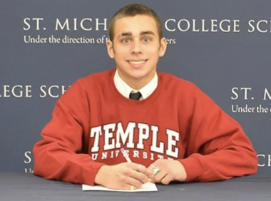 老鹰队庆祝酿惨剧,天普大学生爬杆坠落身亡