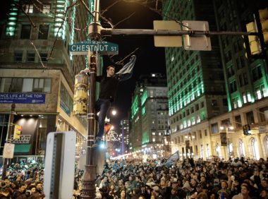 绿了绿了!老鹰队周日决战!费城封路、涂油杆,停车限制速看!