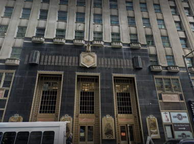 马斯克大刀阔斧砍掉大费城近20个政府租约!DOGE计划削减1万亿美元,却避开大规模支出,背后藏着什么玄机?