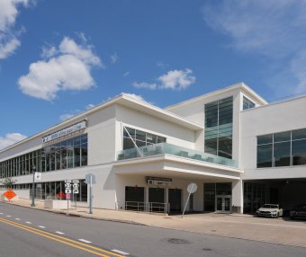 宝马Main Line 4S店豪出天际！中文服务加持！最低利率、最透明价格，购车轻松又省心！