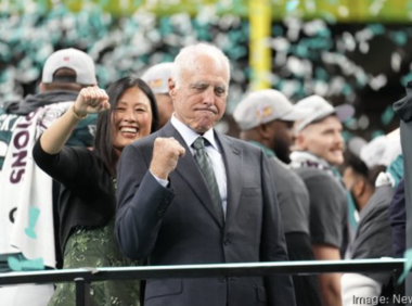 今晚8:20!费城老鹰 vs 达拉斯牛仔!卢里30年打造强队之路:老鹰如何从平庸到NFL标杆?