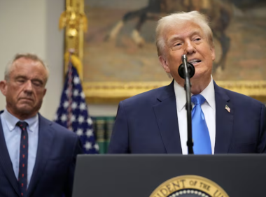 特朗普又当“伪专家”!称孕期吃泰诺=孩子自闭症?德雷塞尔教授紧急辟谣打脸特朗普!