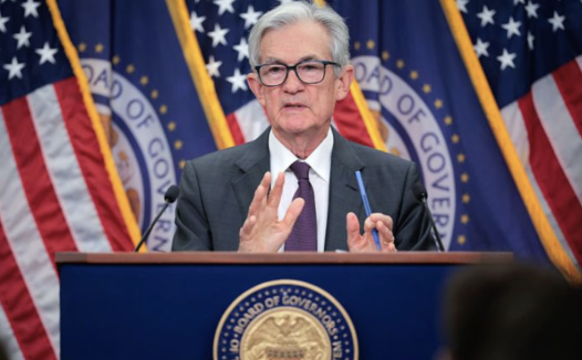 美联储不再“死守高利率”!利率下调至4.0%-4.25%!年底前或再降两次利率