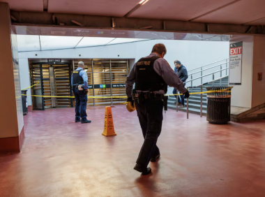 费城City Hall地铁站“响了一枪”!通勤族惊魂逃散!早高峰瞬间封站!