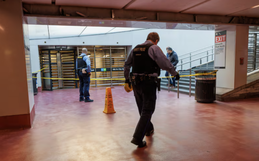 费城City Hall地铁站“响了一枪”!通勤族惊魂逃散!早高峰瞬间封站!