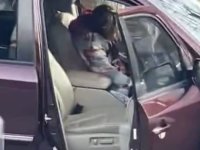 不是偷渡客、不是嫌犯,ICE当街连开三枪击毙美国公民!是自保,还是草菅人命?看完视频再判断