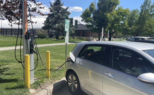 该来的终究还是来了！宾州电动车/插电混动车车主正式要每年交“养路费”了！