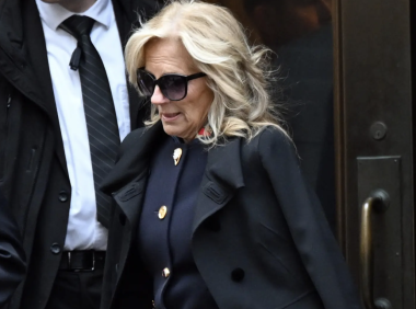 劲爆!前美国第一夫人吉尔·拜登前夫杀妻被捕,竟曾公开指控拜登总统是“第三者”?