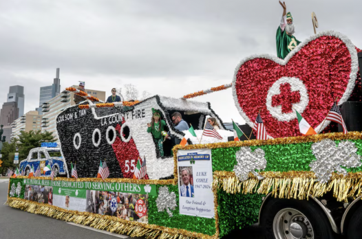 本周日费城要绿了！成千上万的人涌入市中心，250年历史大游行最全攻略