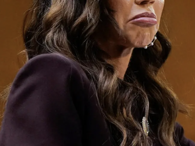 能被特朗普解雇，那得有多差？刚刚，国土安全部长Kristi Noem被炒了鱿鱼！