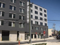 太震惊了！费城北自由区青少年在公寓产子后被控杀婴！新生儿胸部被刀刺身亡