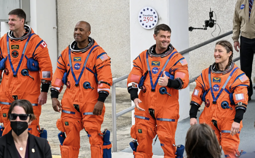 历史性一刻！今晚6:24！人类重返月球！Artemis II启程！50年后再次飞向深空