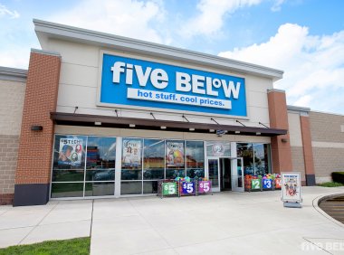 Five Below取消“5美元以上专区”!费城折扣零售巨头回归初心,业绩暴涨三倍!