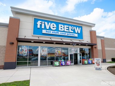 Five Below取消“5美元以上专区”!费城折扣零售巨头回归初心,业绩暴涨三倍!