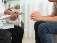 费郊Main Line知名精神科医生被吊销执照!与患者发展性关系、送卡地亚、带患者旅行、持续开药多年……细节曝光