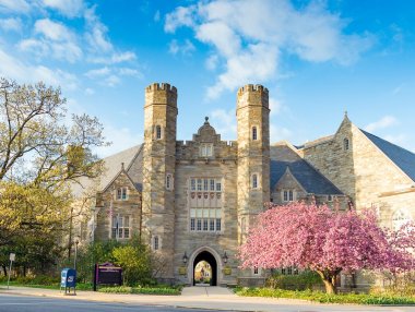 读大学不用4年了？宾州10所公立大学拟推出三年制本科！3年拿学士学位进入职场，学费省下一大笔